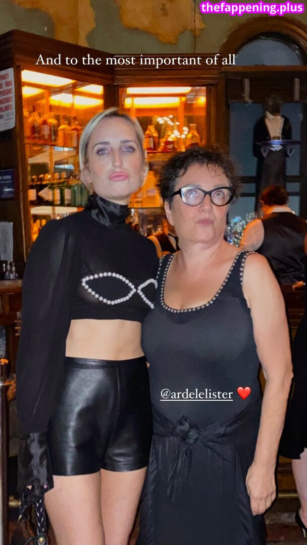 Zoe Lister Jones / https: / zoelisterjones Фото оголеного OnlyFans #19