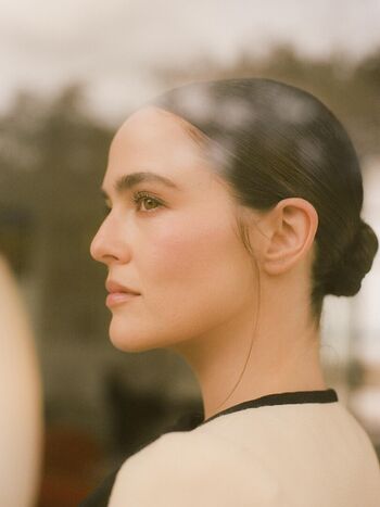 Full leaked Zoey deutch page private onlyfans photo